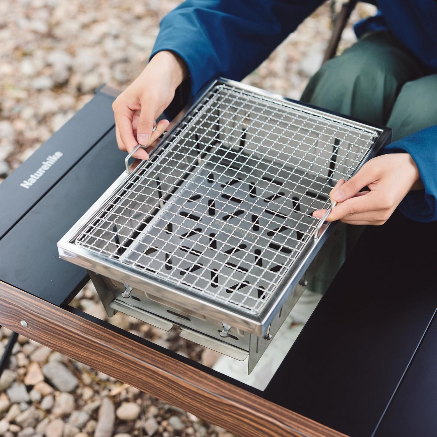 Griglia a carbone da campeggio - Camping Cooking Table With Windshield recensione e prezzo